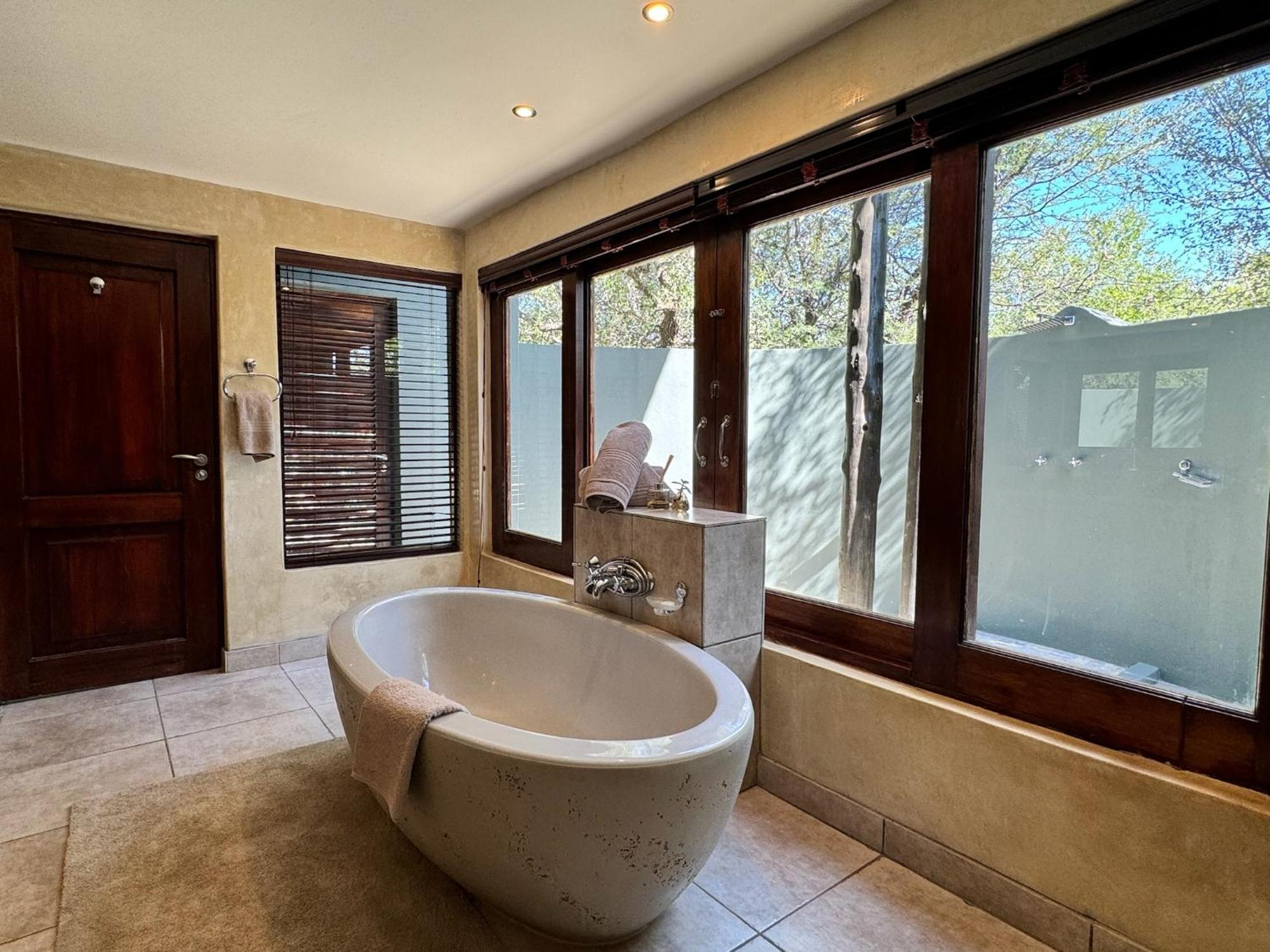 Pangolin Game Lodge - Self Catering, Incl 2 Game Drives Per Day Matlhagame Экстерьер фото